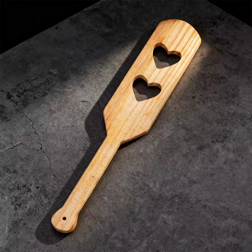 Paleta de azotes de bambú con doble corazón calado — Diseño de doble corazón calado