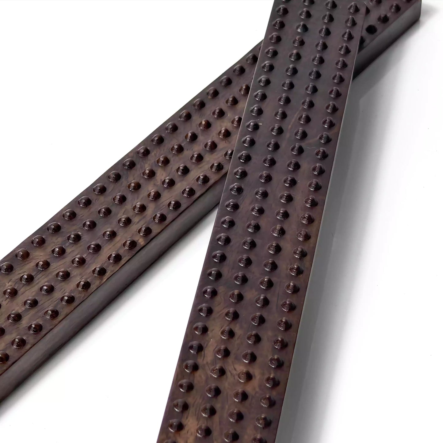 Regla de disciplina con textura de puntos de ébano — Superficie con puntos en relieve, ébano macizo