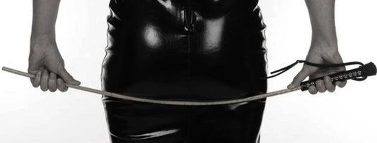 Guide to choosing the perfect BDSM whip — types, materials and sensation comparison for impact play