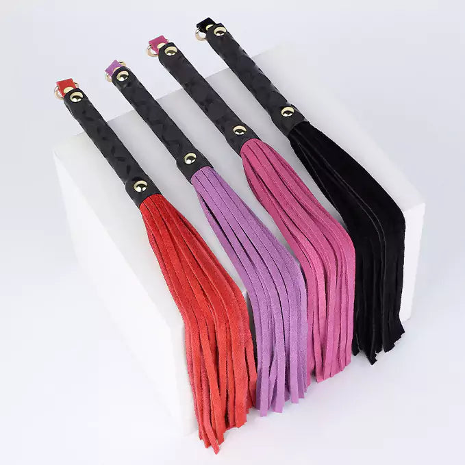 Mini-Farbleder-BDSM-Flogger – kompakter Warm-up-Quast aus Rindsleder für unterwegs