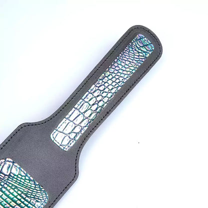 Blaues Krokodil-Leder-Spanking-Paddel — Vollnarbiges Leder, schillerndes Krokodil