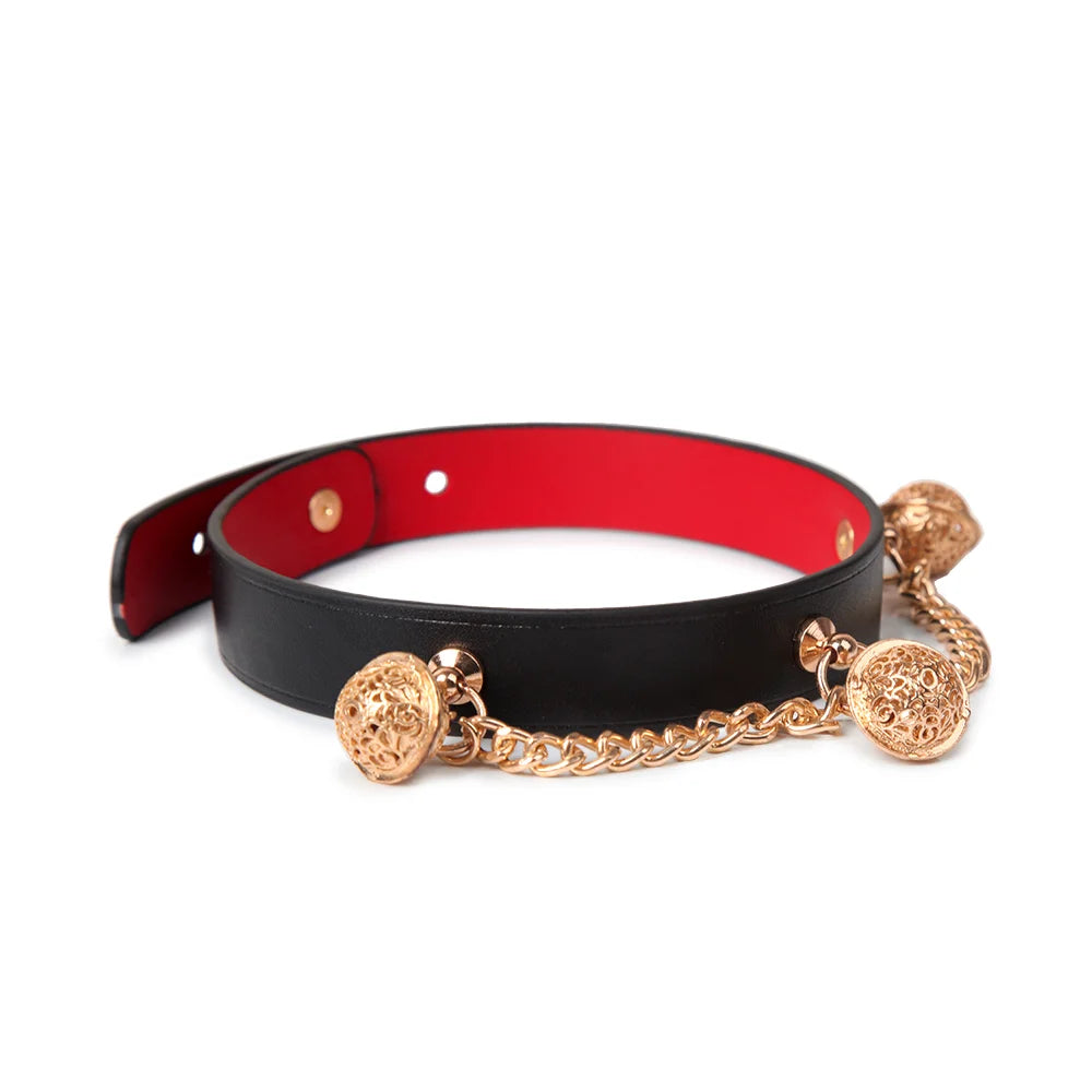 Left side detail of leather collar showing chain attachment