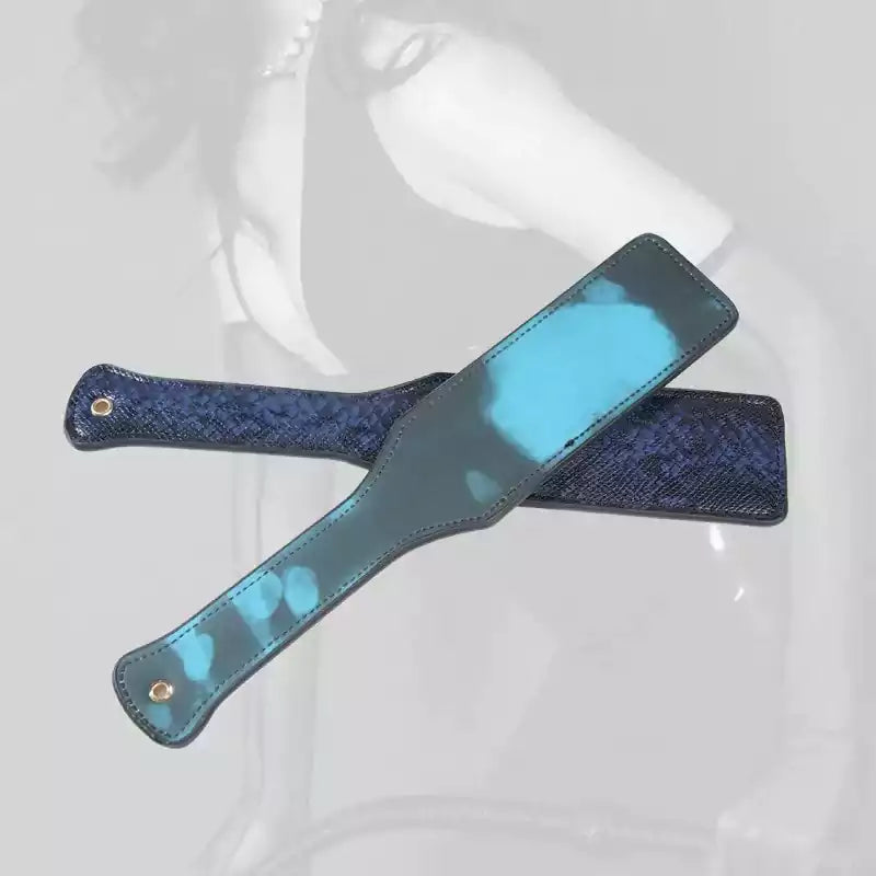 Blue to lightened blue heat-reactive snake pattern surface demonstration