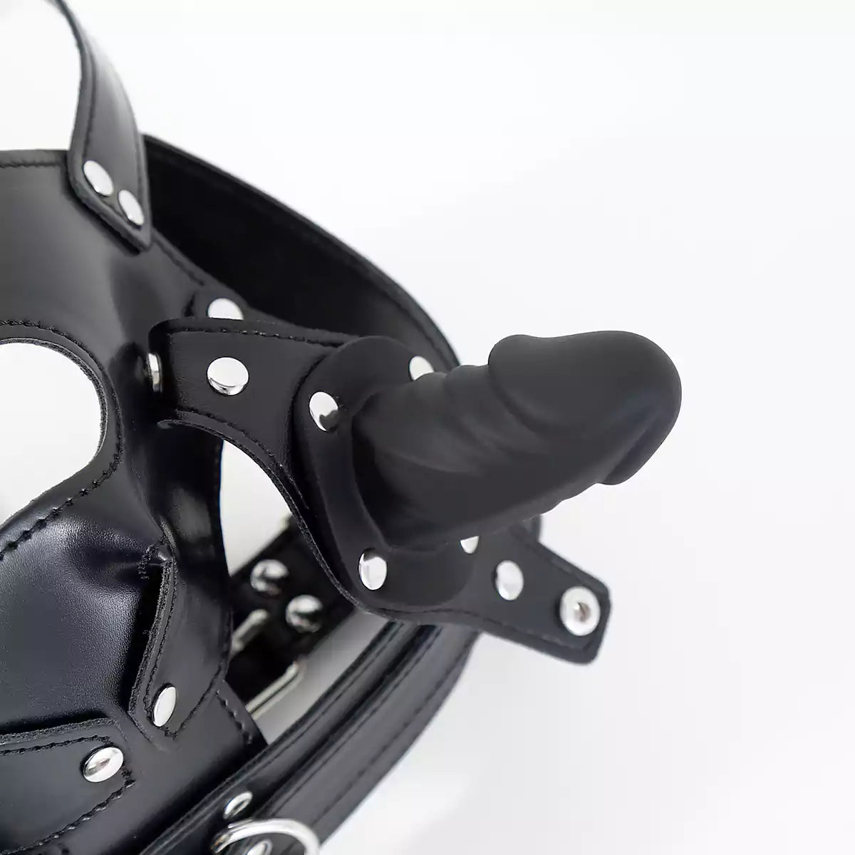 head strap buckle mechanism for secure enclosure adjustment