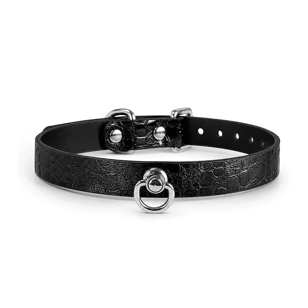 Collar BDSM de cuero de piel de serpiente iridiscente con cadena — Gargantilla misteriosa plateada oscura