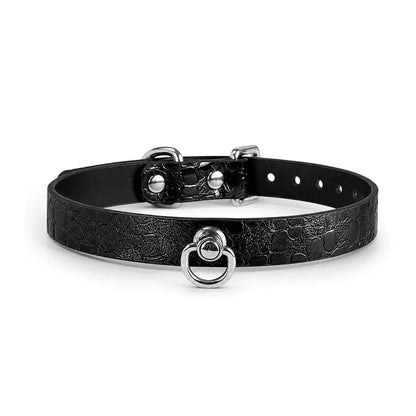 Collar BDSM de cuero de piel de serpiente iridiscente con cadena — Gargantilla misteriosa plateada oscura
