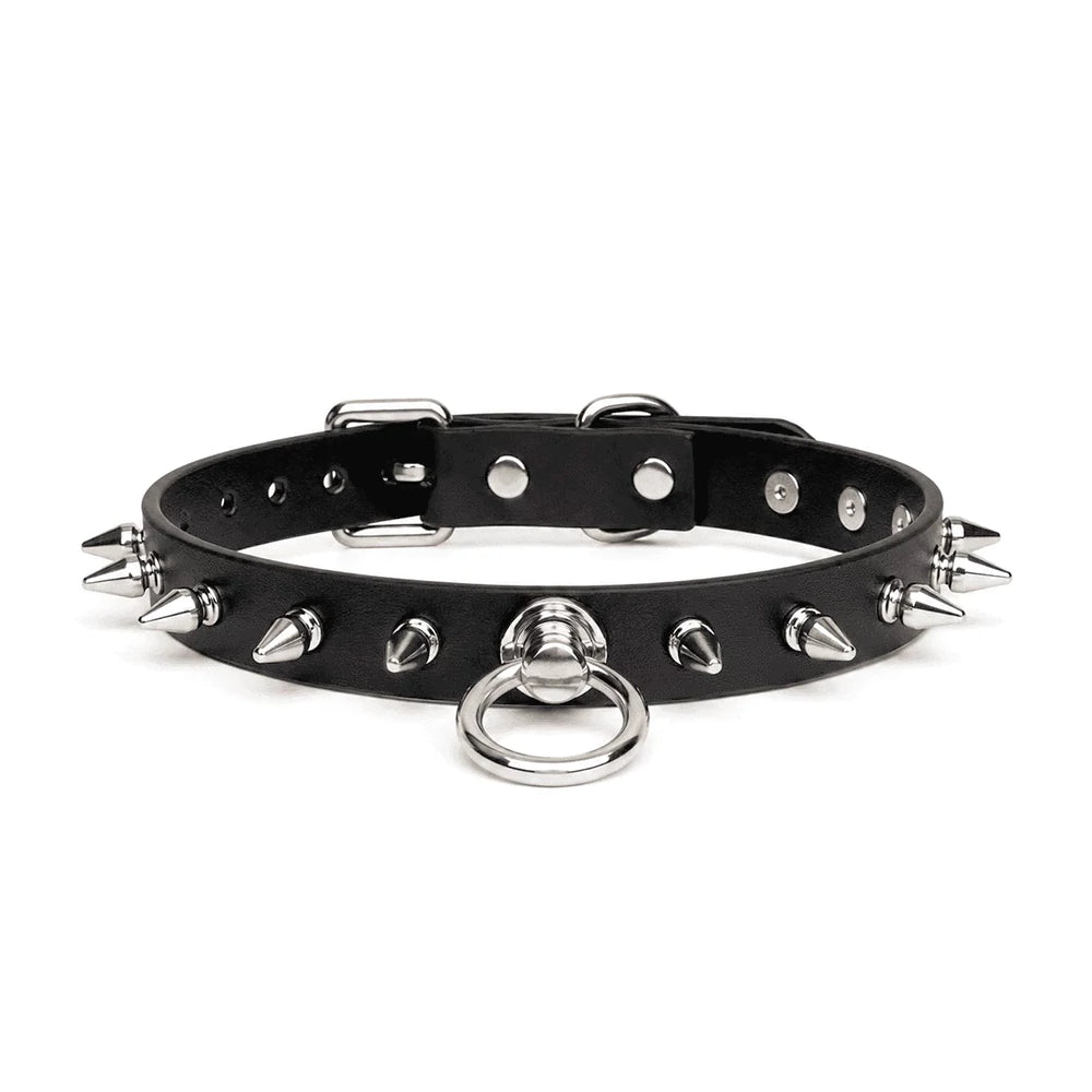 Collar BDSM de cuero punk con tachuelas