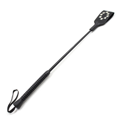Letter O head leather riding crop full view with circular leather design