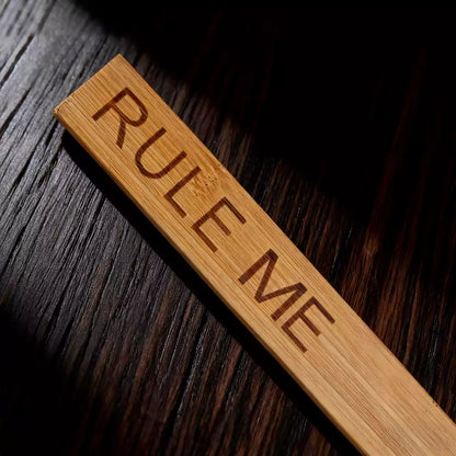 Regla de Disciplina de Bambú con Letras — Diseño de Frase Grabada en Bambú Natural
