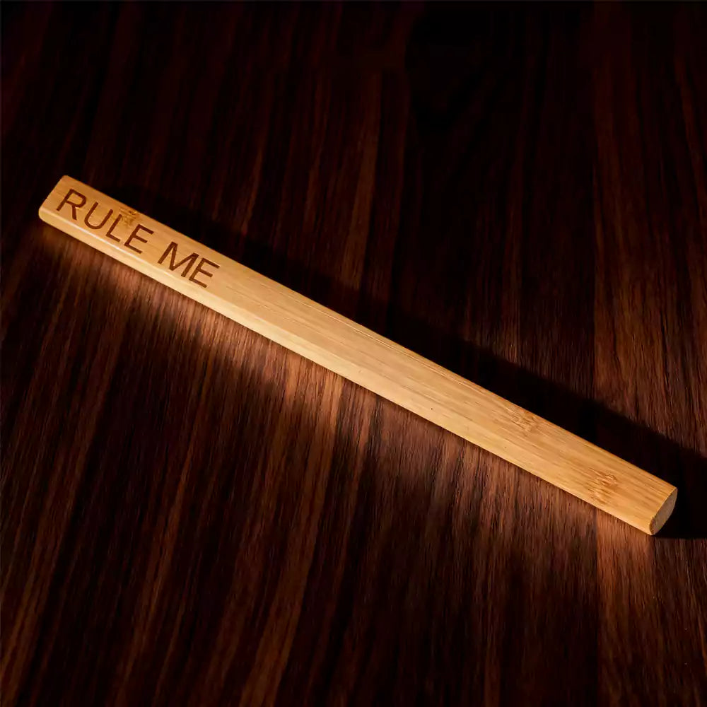 Regla de Disciplina de Bambú con Letras — Diseño de Frase Grabada en Bambú Natural