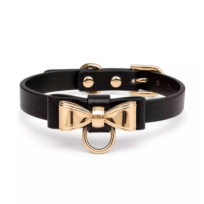 Collar BDSM de cuero con lazo metálico y correa