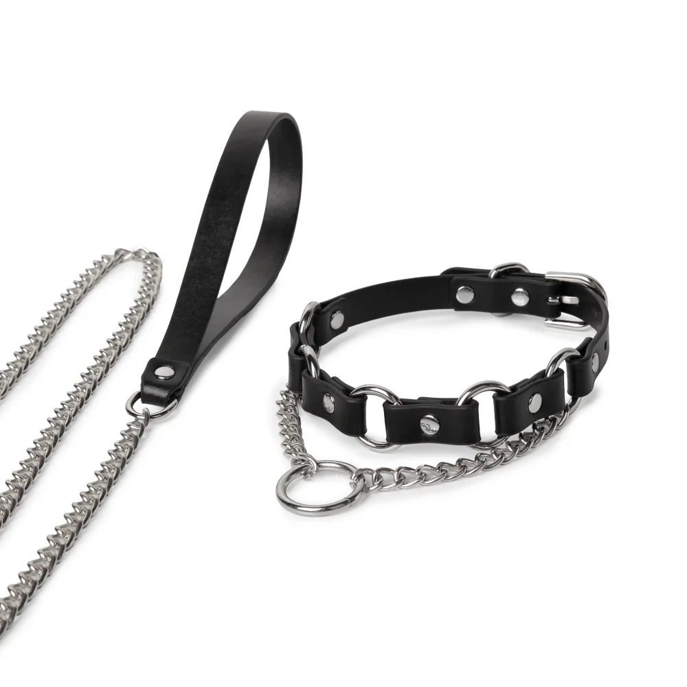 Detail of central D-ring and leash attachment