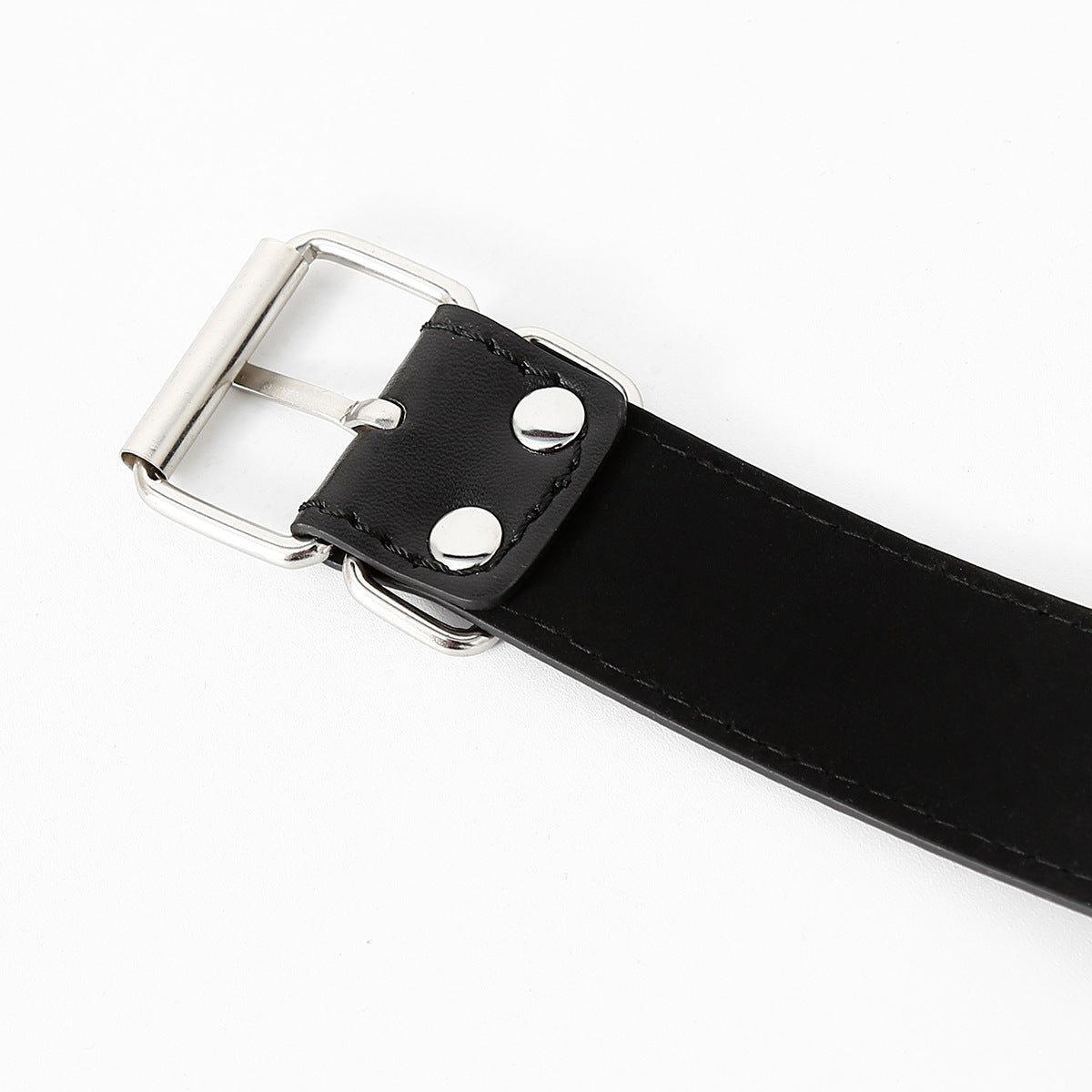 Detailed view of the red silicone mouth gag material and open-lip frame design