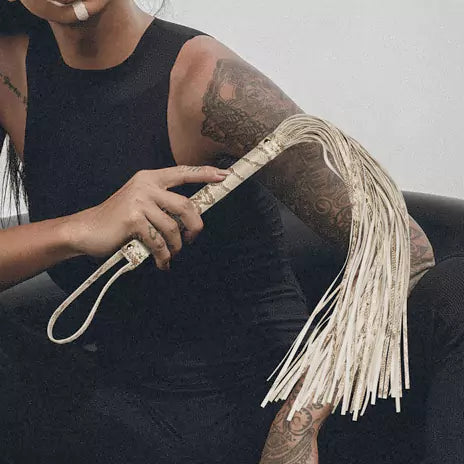 angled display showing extended handle and dramatic snakeskin texture