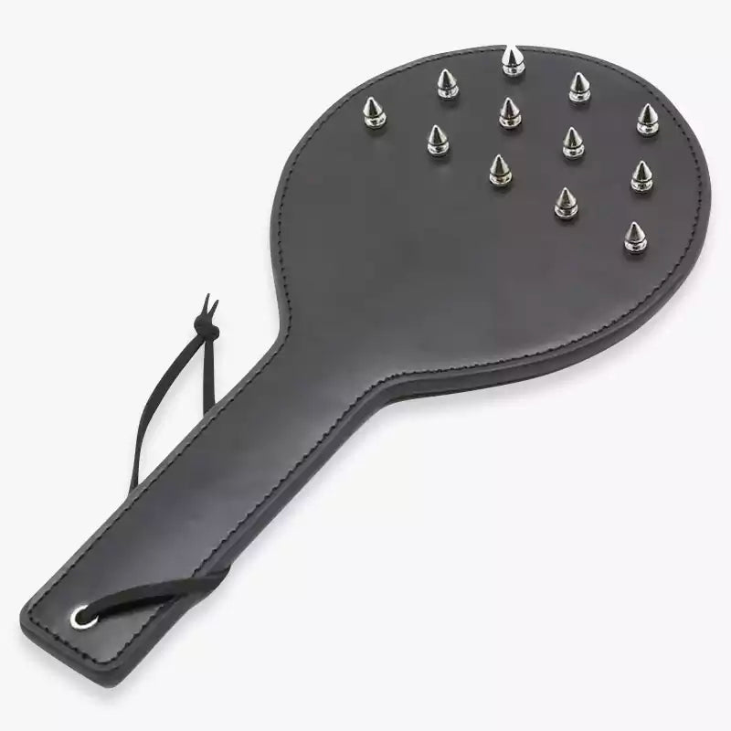 Rundes Punk-BDSM-Paddle mit Spikes – Breites, rundes Kunstleder mit Nieten