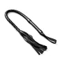 Mysteriöse schwarze geflochtene Peitsche — Dichter, dicker geflochtener Knall