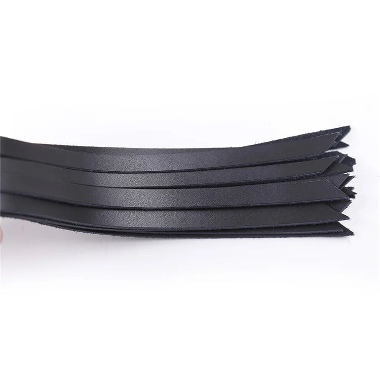 Detail of wide leather flogger falls